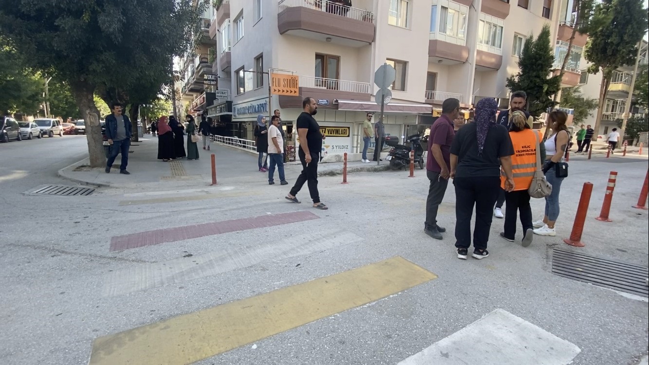 Burdur&rsquo;da &ouml;ğrenci servis şof&ouml;rleri birbirine girdi, 10 kişi g&ouml;zaltına alındı
