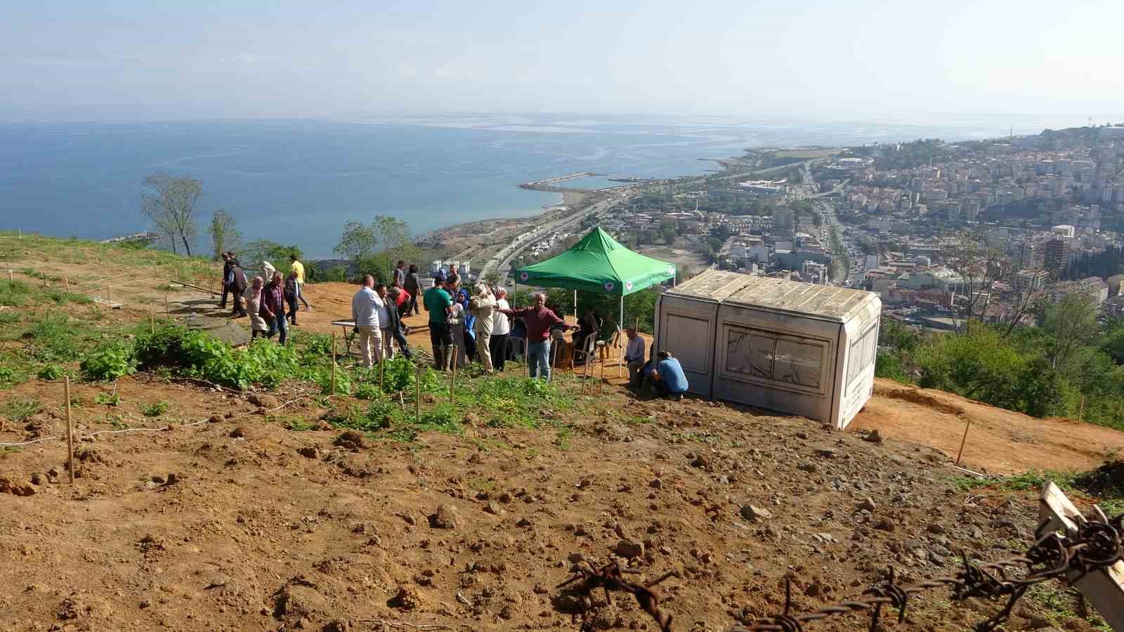 Mezar manzarası için tartıştılar
