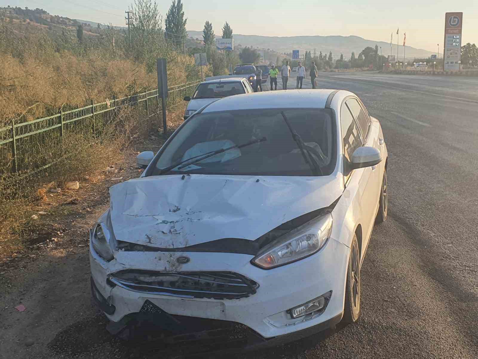 İki otomobil &ccedil;arpıştı: 1 yaralı
