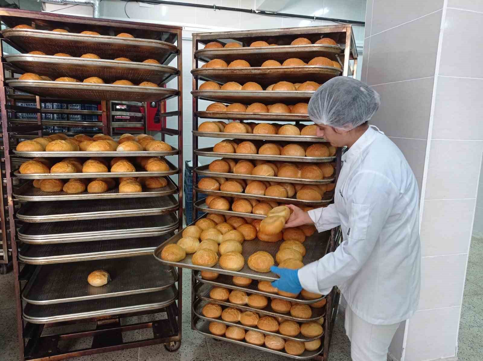 Hakkari Meslek Lisesi’nde günde 6 bin adet ekmek üretiliyor