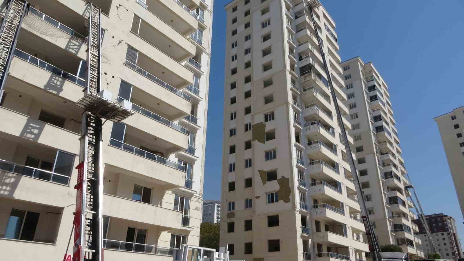 Eşyalarını almak i&ccedil;in 2 g&uuml;n s&uuml;re verilen vatandaşlar s&uuml;renin uzatılmasını istedi
