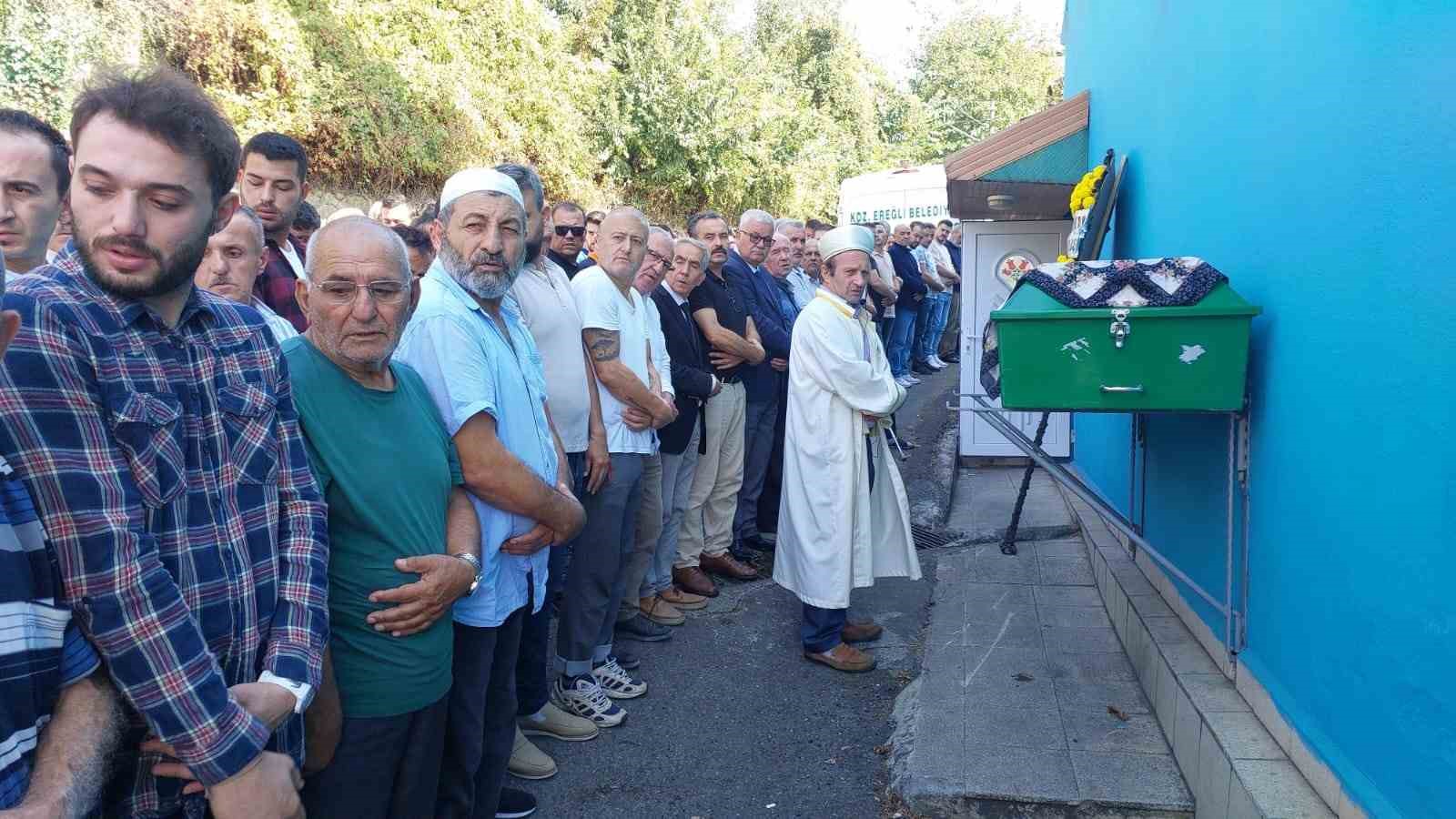 D&uuml;ğ&uuml;nlerine 7 g&uuml;n kala nişanlısıyla kazada &ouml;len gen&ccedil; kız son yolculuğuna uğurlandı
