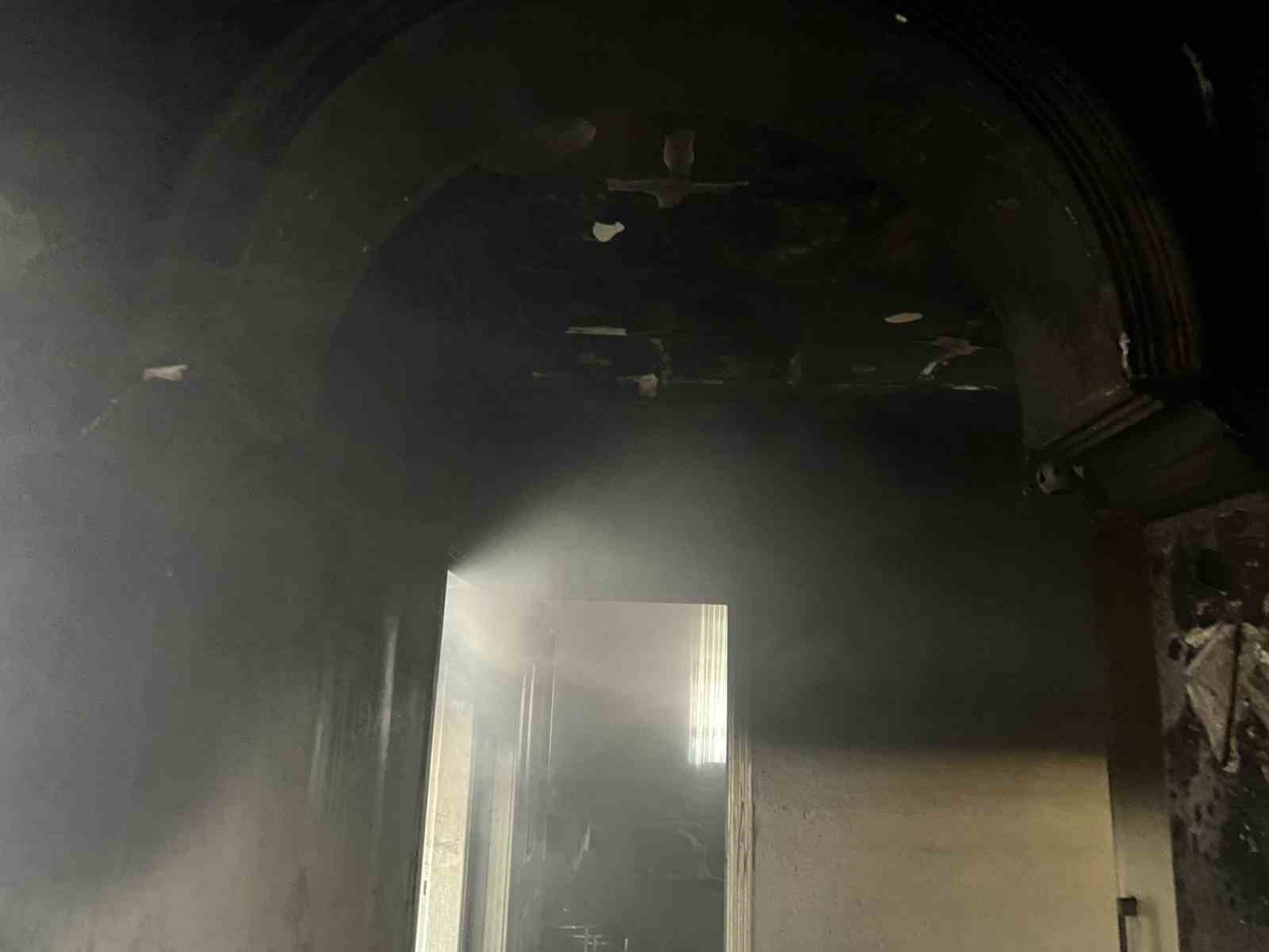 Mardin’de çıkan yangında daire kullanılamaz hale geldi