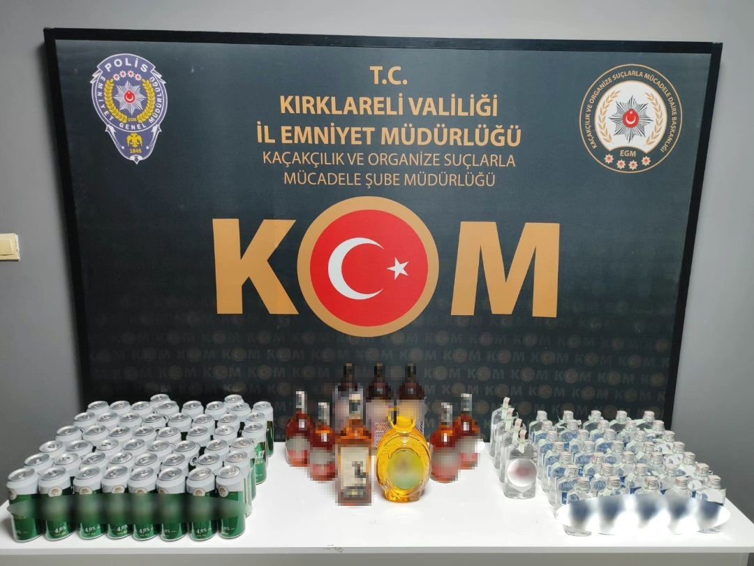 Kırklareli’nde kaçakçılık operasyonu: Şişe şişe kaçak içki ele geçirildi