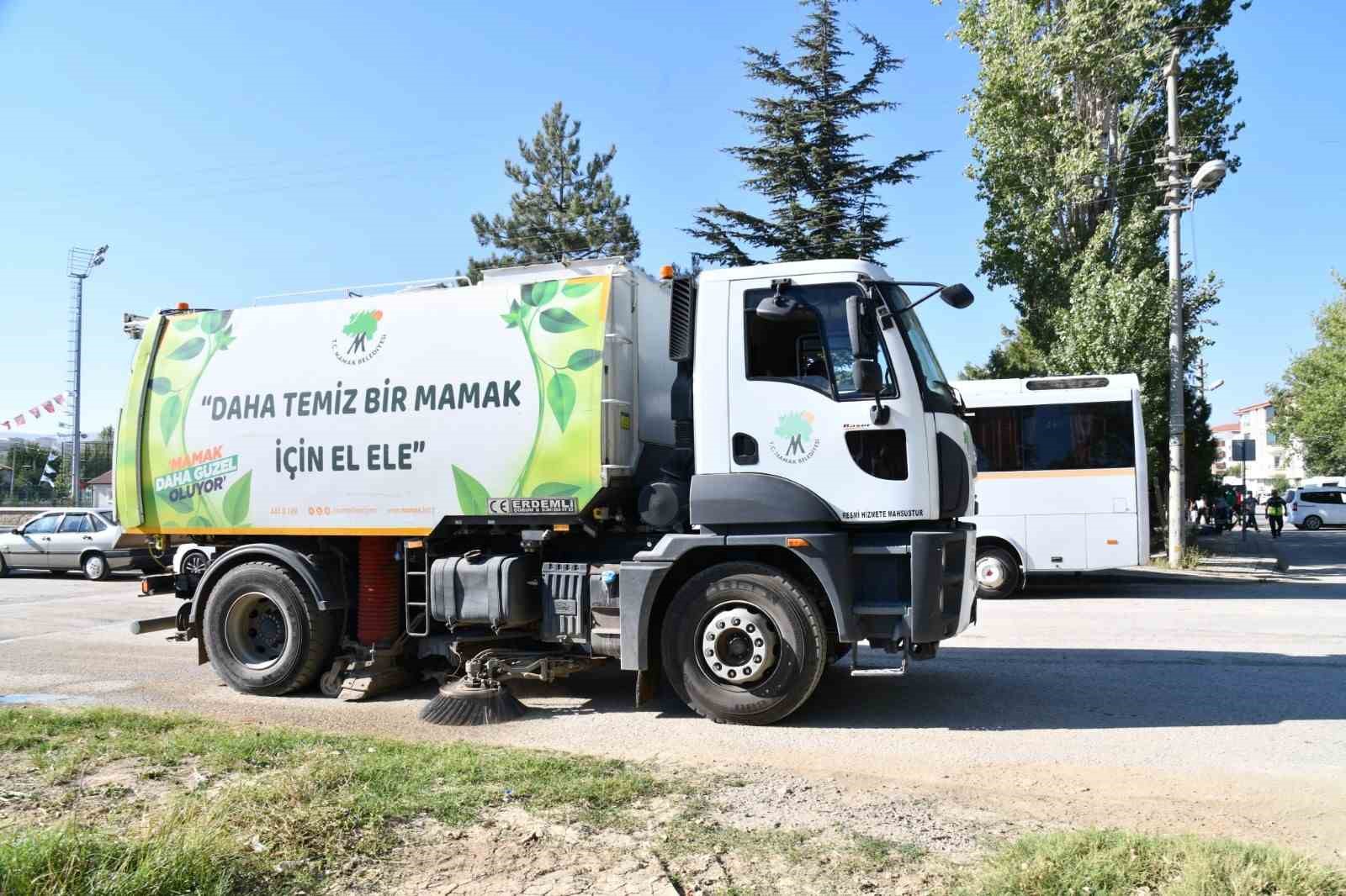 Mamak Belediyesi ilçeyi temiz tutuyor
