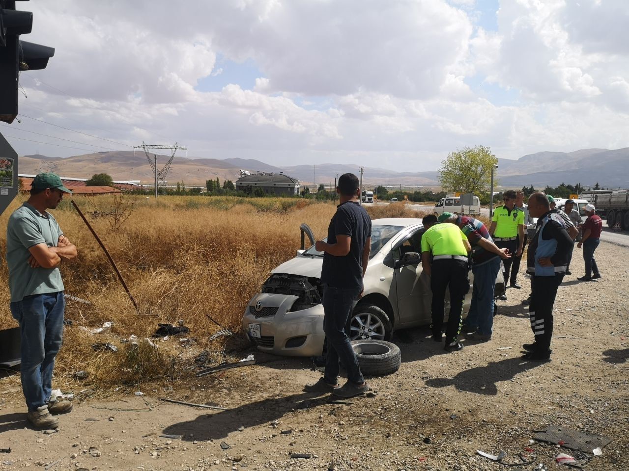 Burdur&rsquo;da otomobil ile minib&uuml;s &ccedil;arpıştı: 5 yaralı
