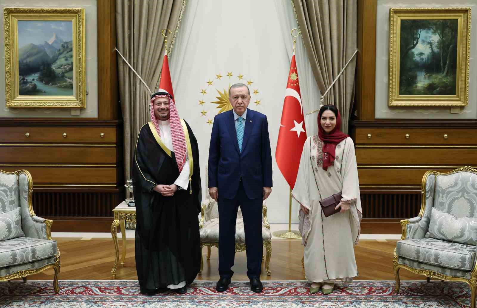 Cumhurbaşkanı Erdoğan, Suudi Arabistan Büyükelçisi Fahad Bin Assaad Bin A. Abualnasr’ı kabul etti
