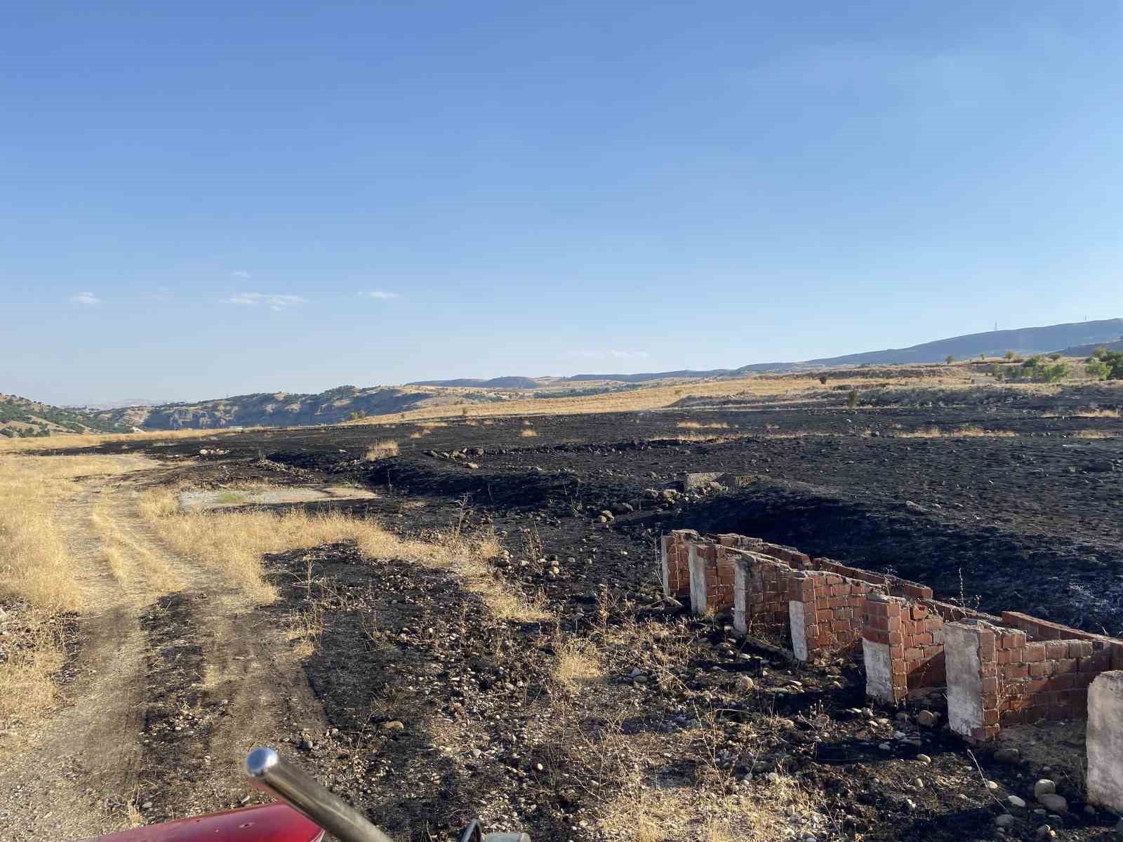 Tunceli’de arazi yangını