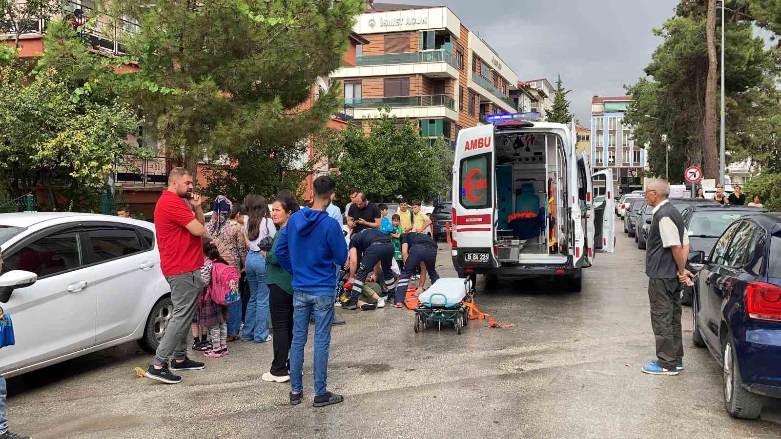 Burdur’da yolun karşısına geçmek isteyen yayaya otomobil çarptı