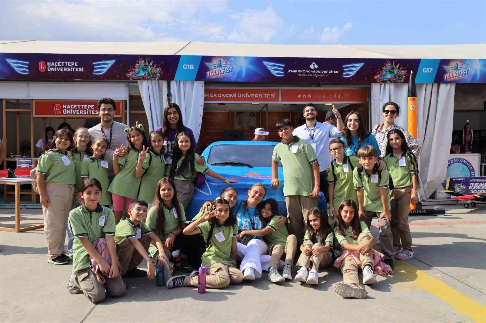 İE&Uuml;&rsquo;l&uuml; &ouml;ğrencilerin geliştirdiği elektrikli otomobil TEKNOFEST&rsquo;te tanıtıldı
