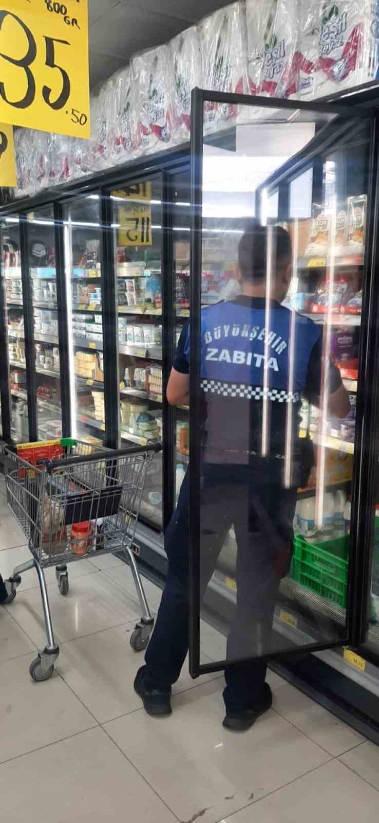 Market raflarında tarihi ge&ccedil;miş &uuml;r&uuml;nler bulundu
