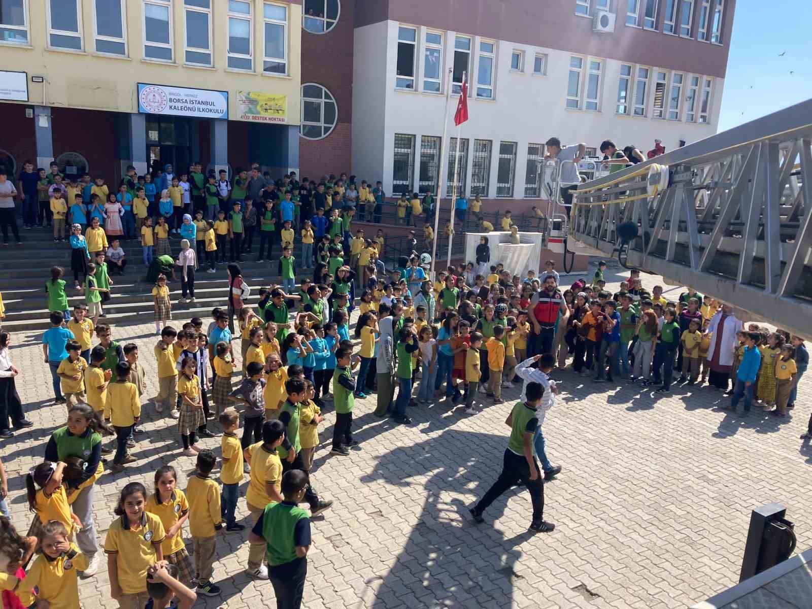 Anaokul &ouml;ğrencilerine itfaiye birimi tanıtıldı
