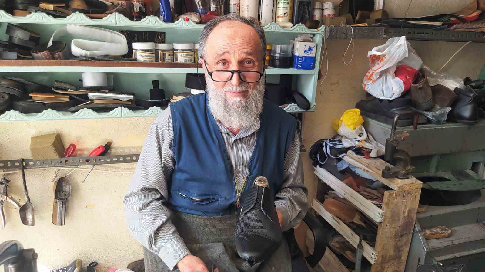 Yarım asırlık ayakkabı ustası Bekir Tansel: “Dünyaya bir daha gelsem ayakkabı tamircisi olurum”