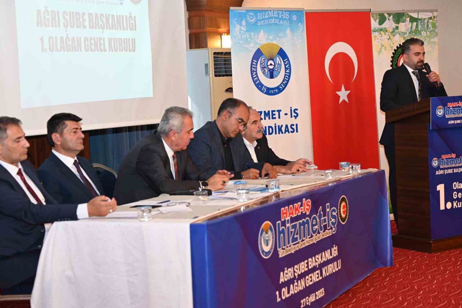 Aslan, g&uuml;ven tazeledi
