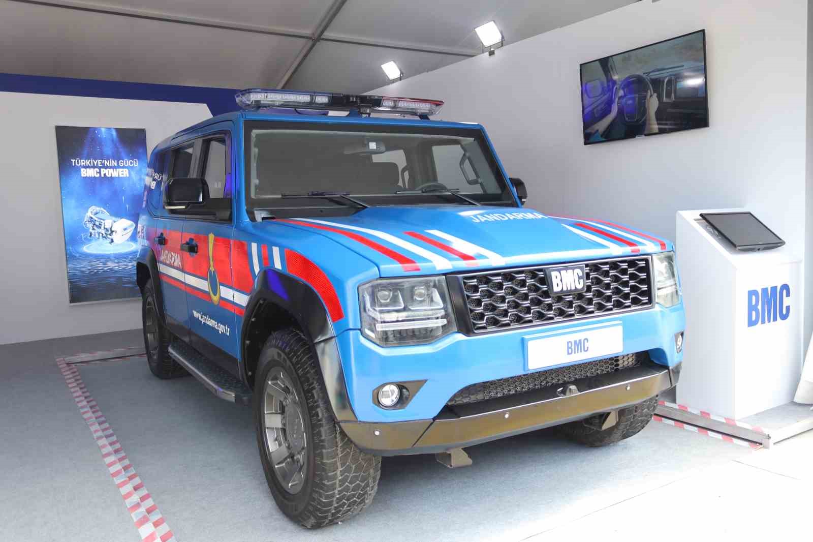 Doğuştan zırhlı, yerli ve milli ’TULGA’ jandarma giydirmesiyle ilk kez sergilendi