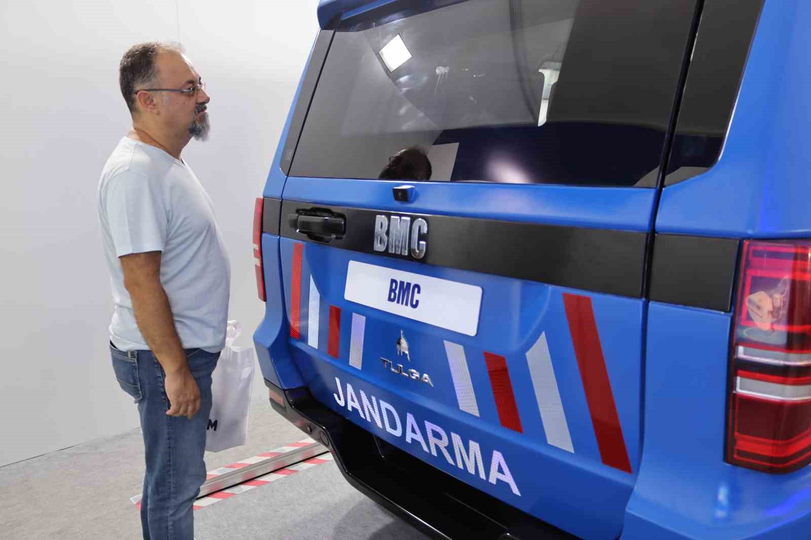 Doğuştan zırhlı, yerli ve milli &rsquo;TULGA&rsquo; jandarma giydirmesiyle ilk kez sergilendi
