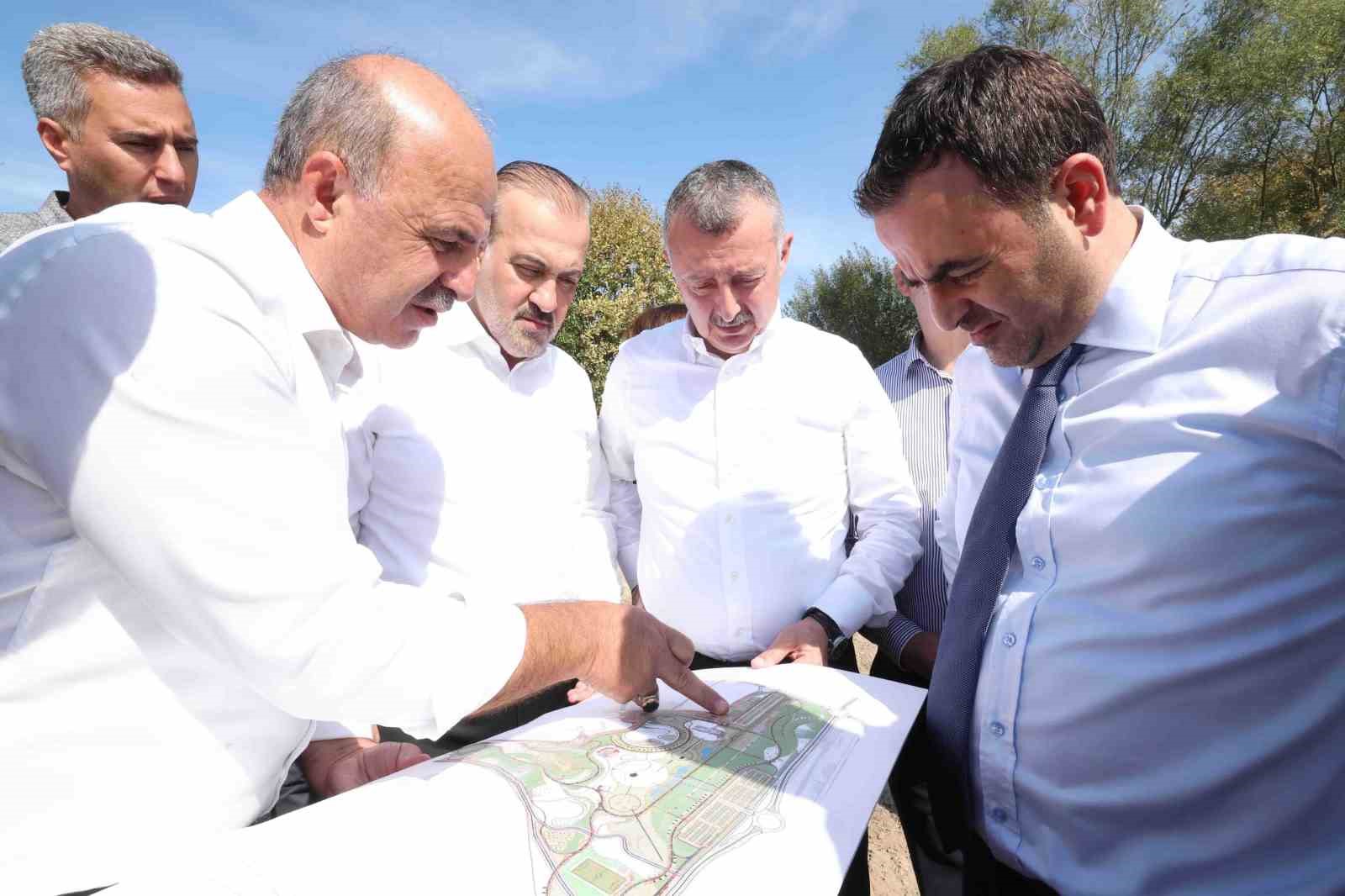 Seymen Kışlası millet bah&ccedil;esi oluyor
