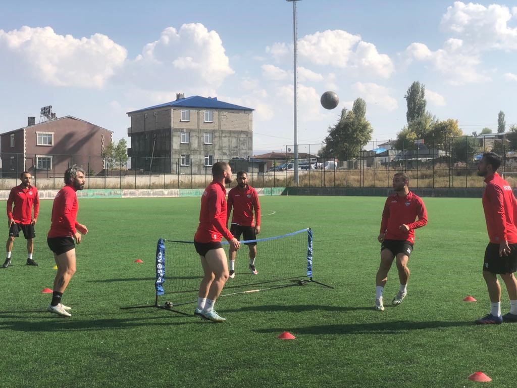 Kars 36 Spor sezon hazırlıklarını s&uuml;rd&uuml;r&uuml;yor
