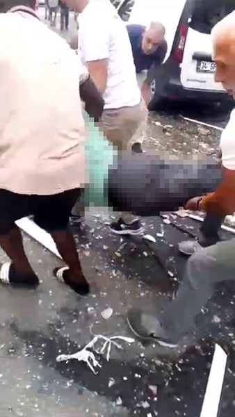 İstanbul Valiliğinden Şirinevler&rsquo;deki patlamaya ilişkin a&ccedil;ıklama: "1 &ouml;l&uuml;, 2&rsquo;i ağır 4 yaralı"
