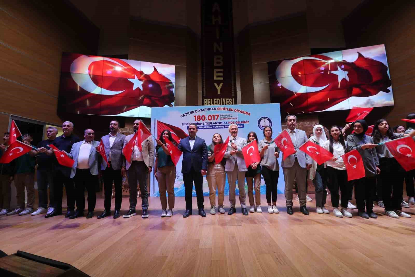 Gazi torunları Çanakkale’de ecdat için dua ediyor