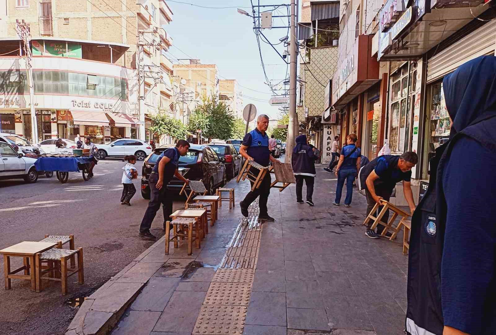 Diyarbakır&rsquo;da kaldırım işgalleri nedeniyle denetim yapıldı
