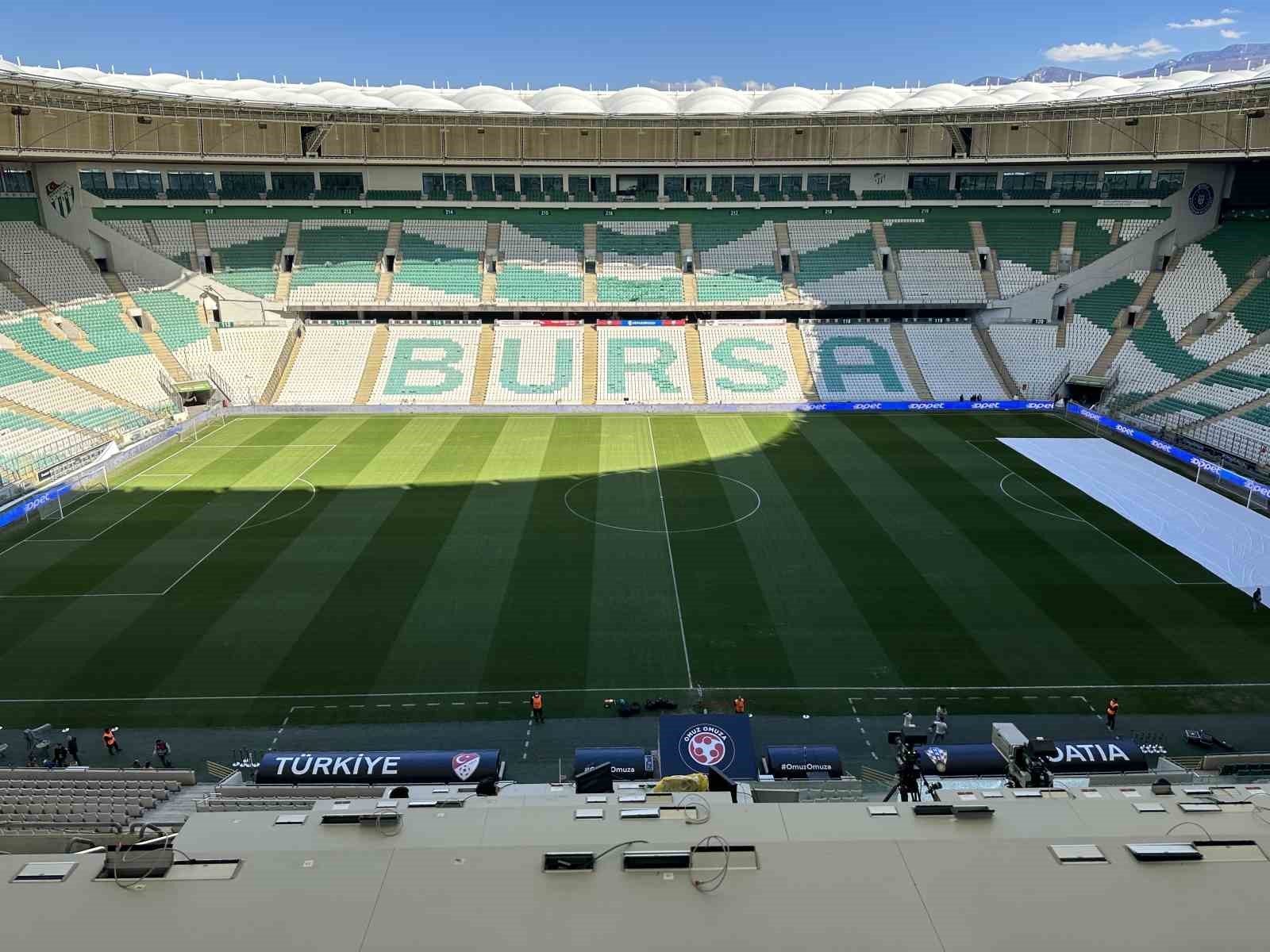 Bursaspor, stat ismini &rsquo;Y&uuml;z&uuml;nc&uuml; Yıl Atat&uuml;rk S&uuml;taş Stadyumu&rsquo; olarak değiştirdi
