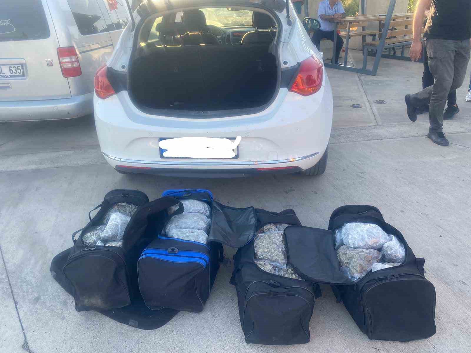 Şanlıurfa’da 34 kilo skunk maddesi ele geçirildi