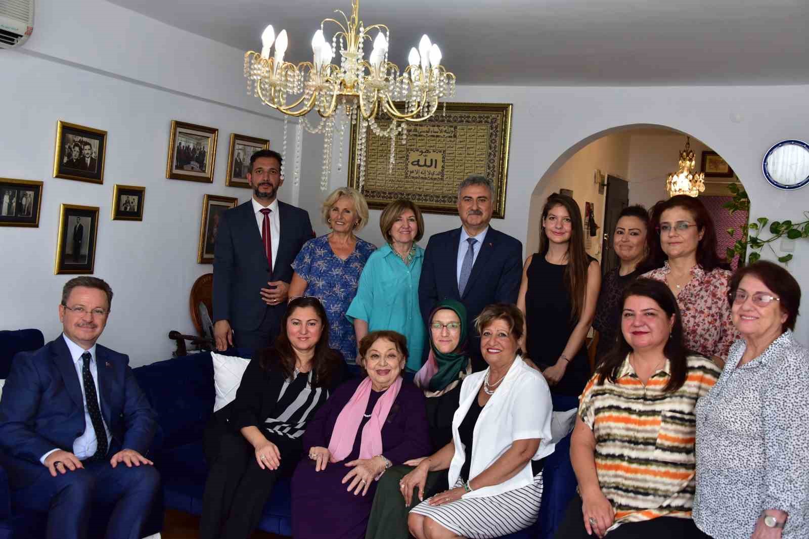 Vali Ünlü ve eşinden Mübeccel Kafkaslı’ya evinde ziyaret