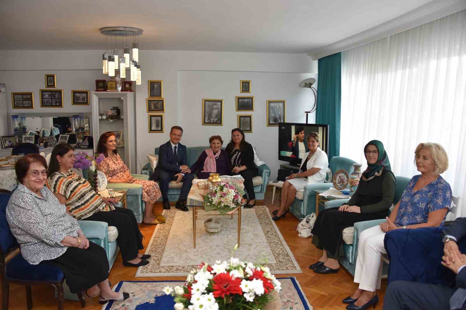 Vali &Uuml;nl&uuml; ve eşinden M&uuml;beccel Kafkaslı&rsquo;ya evinde ziyaret
