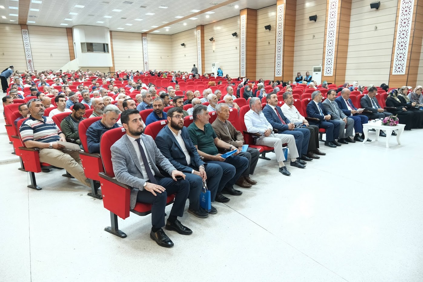 Erzincan&rsquo;da &ldquo;Hz. Peygamber, İman ve İstikamet&rdquo; konulu konferans d&uuml;zenlendi
