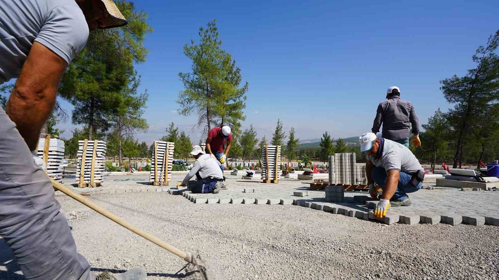 Kapı&ccedil;am Mezarlığında &ccedil;evre d&uuml;zenlemesi s&uuml;r&uuml;yor
