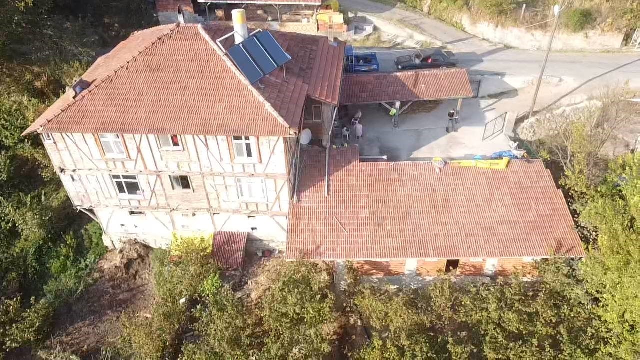 Önce hayvanlarının otlatılması engellendi sonra da "ahırı kokuyor" diye şikayet edildi