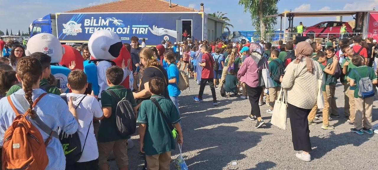 Kepez’in bilim ve teknoloji tırı, İzmir teknofest’te