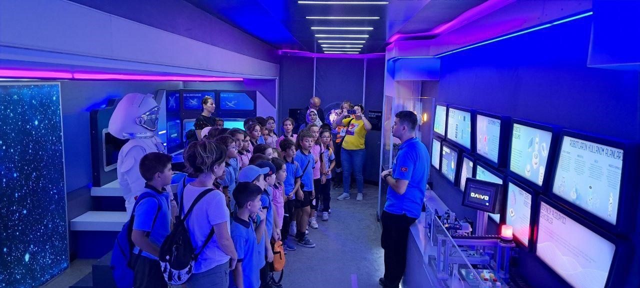 Kepez&rsquo;in bilim ve teknoloji tırı, İzmir teknofest&rsquo;te
