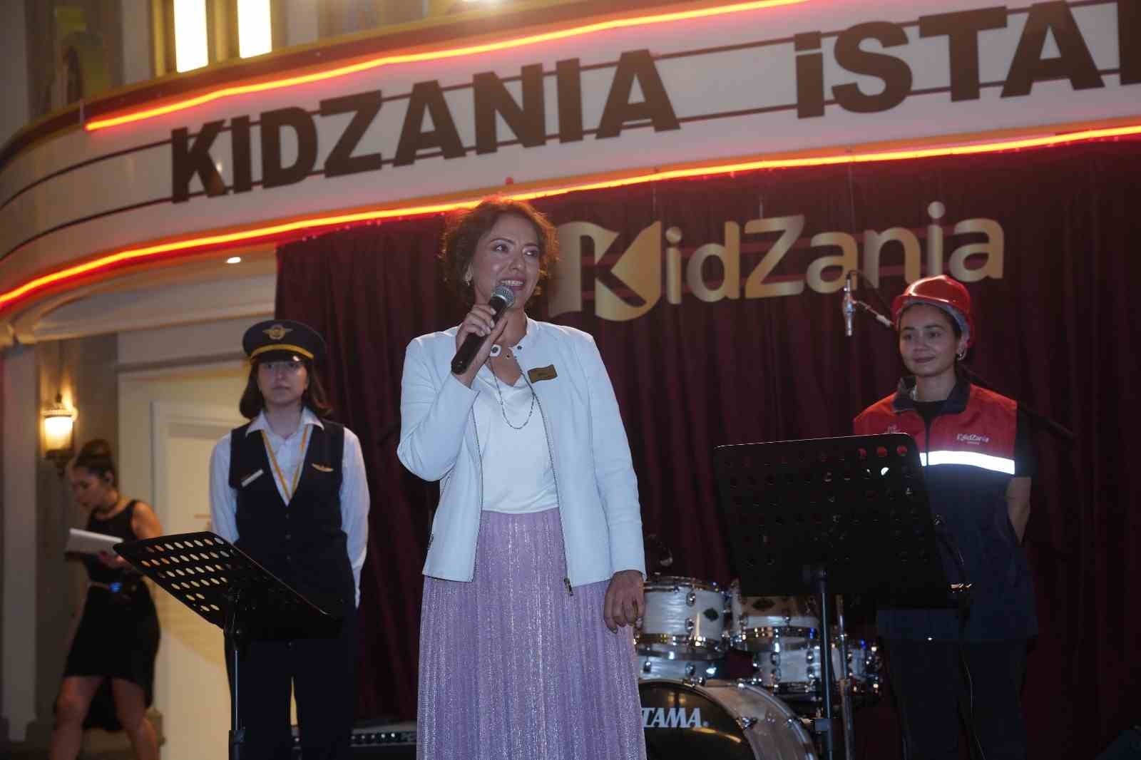 B&uuml;y&uuml;kler bir geceliğine KidZania&rsquo;da &ccedil;ocuk oldu
