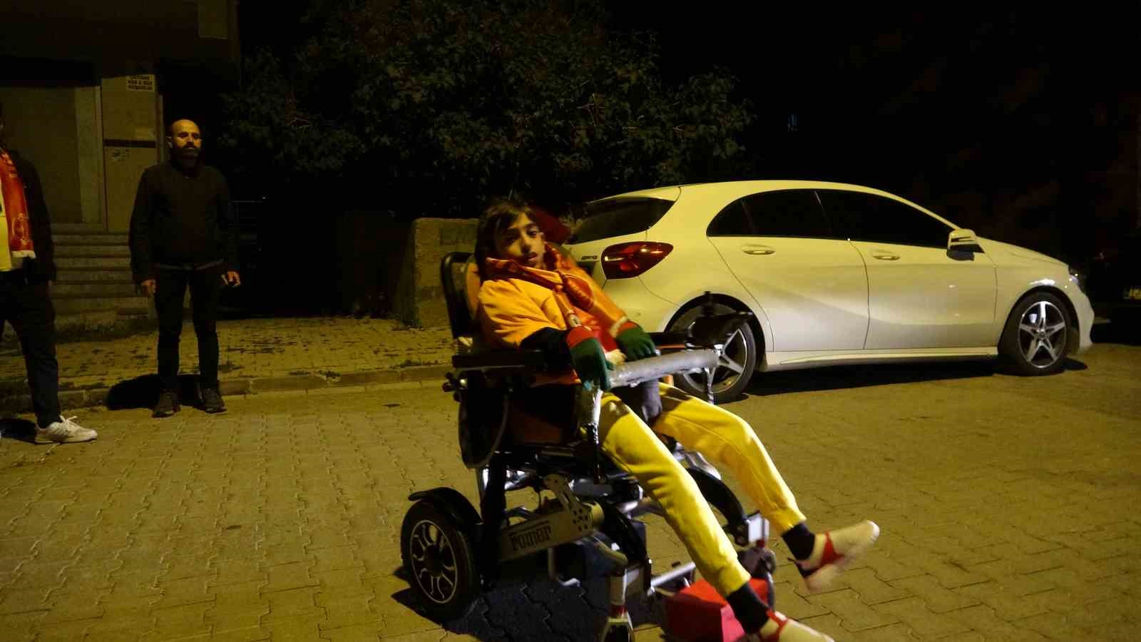 Fanatik Galatasaraylı Şerzan&rsquo;a UltrAslan grubundan s&uuml;rpriz

