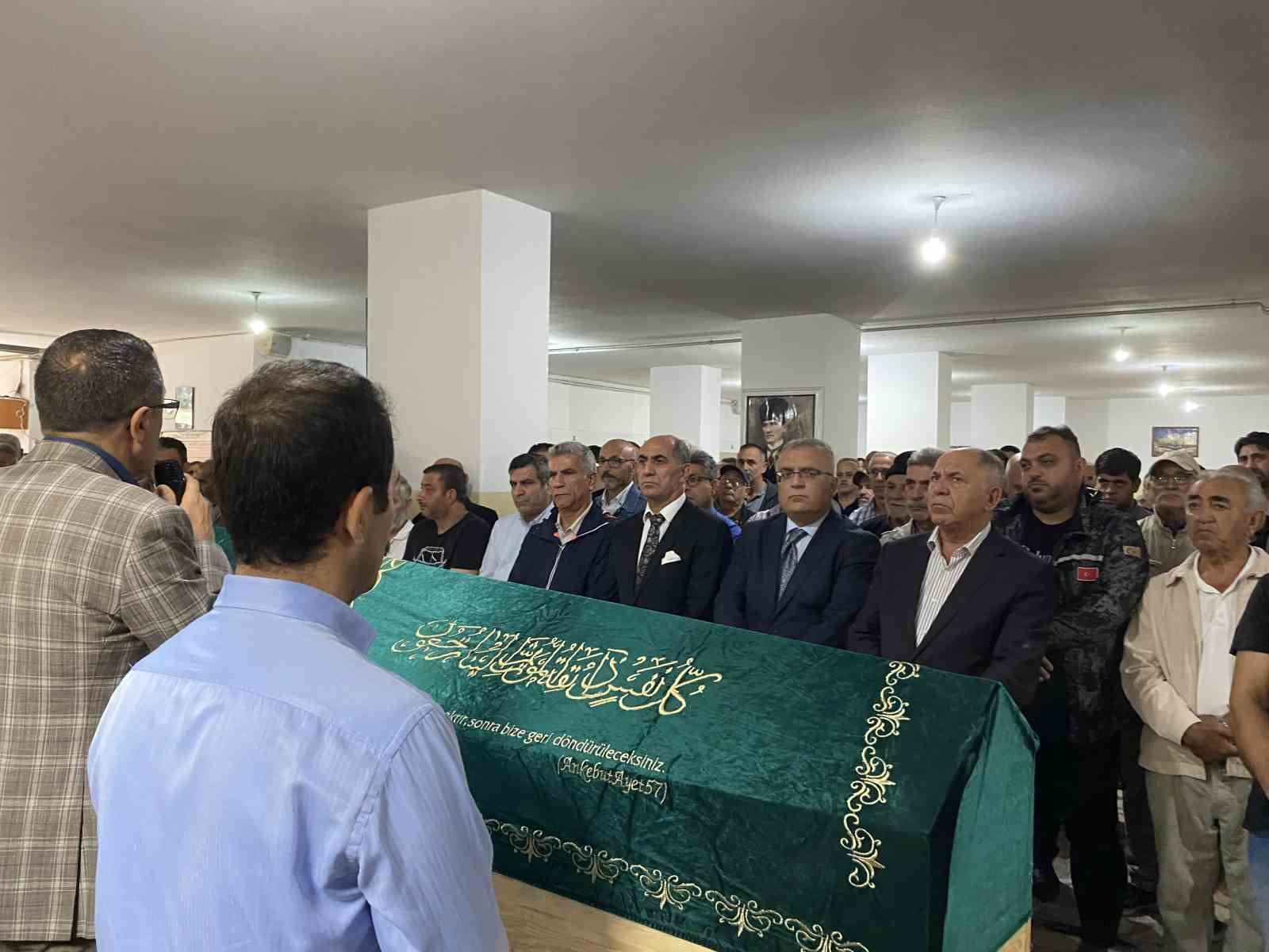 Bah&ccedil;elievler&rsquo;deki patlamada &ouml;len &Ouml;zg&uuml;r &Ccedil;oban son yolculuğuna uğurlandı
