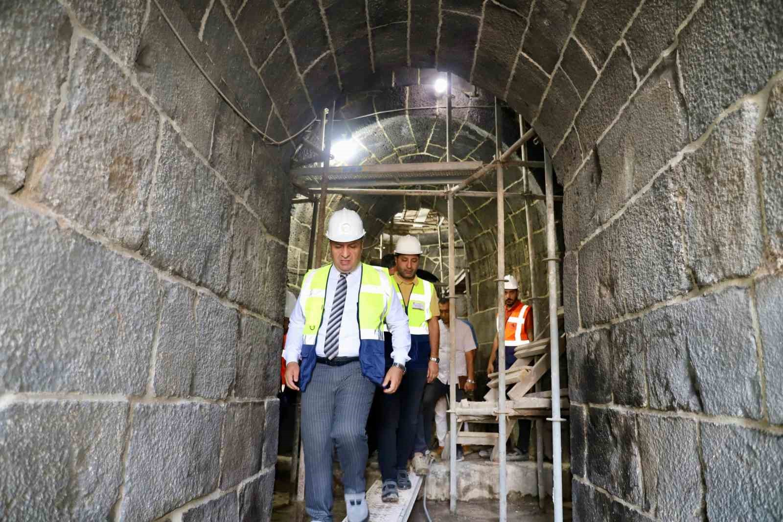 Genel Sekreter &Ccedil;ift&ccedil;i, Urfa Kapı&rsquo;daki restorasyon &ccedil;alışmalarını inceledi

