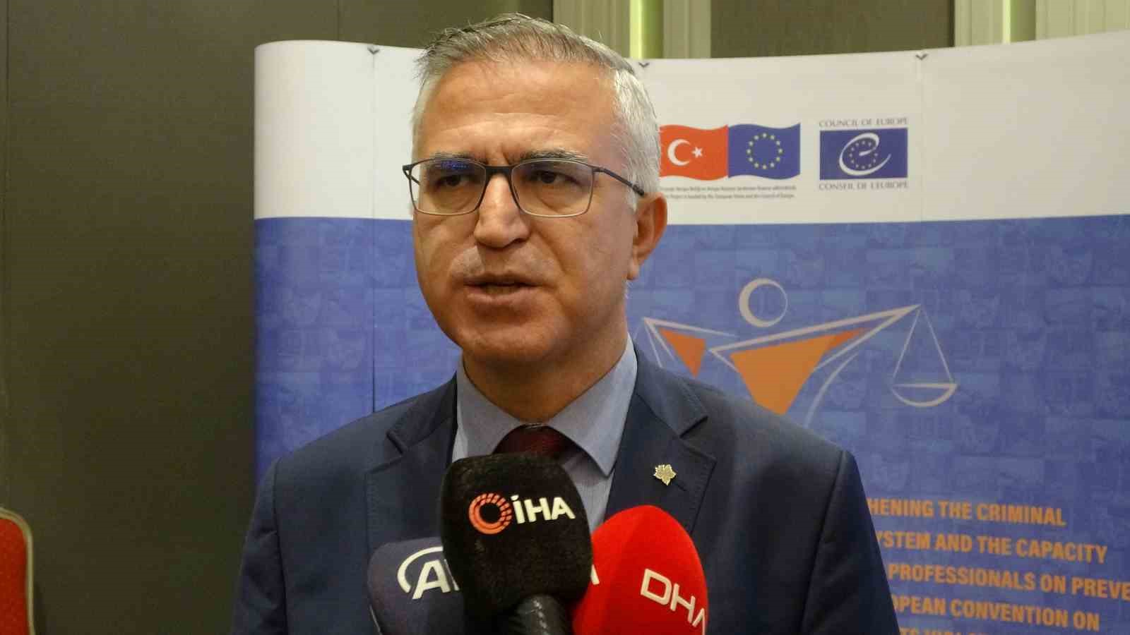 Trabzon&rsquo;da 120 hakim ve savcıya "gerek&ccedil;eli karar" konulu eğitim
