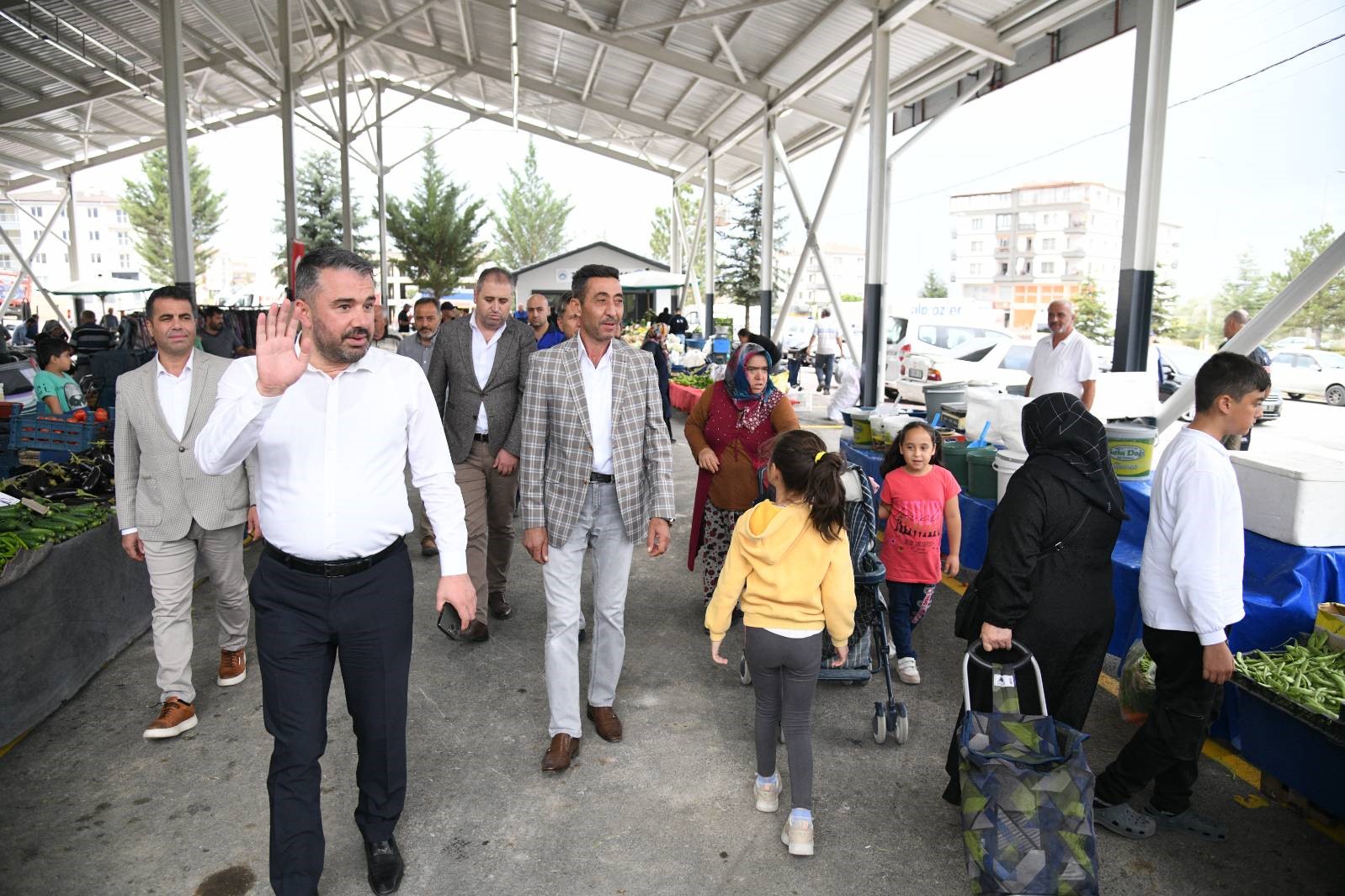 Pursaklar Belediyesi kapalı pazar alanları yapımına önem veriyor