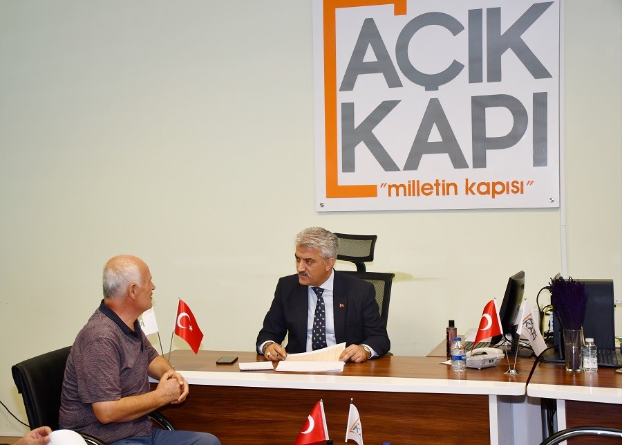 "A&ccedil;ık Kapı" masasına bu kez vali oturdu: Vatandaşların sorunları &ccedil;&ouml;z&uuml;me kavuşturuluyor
