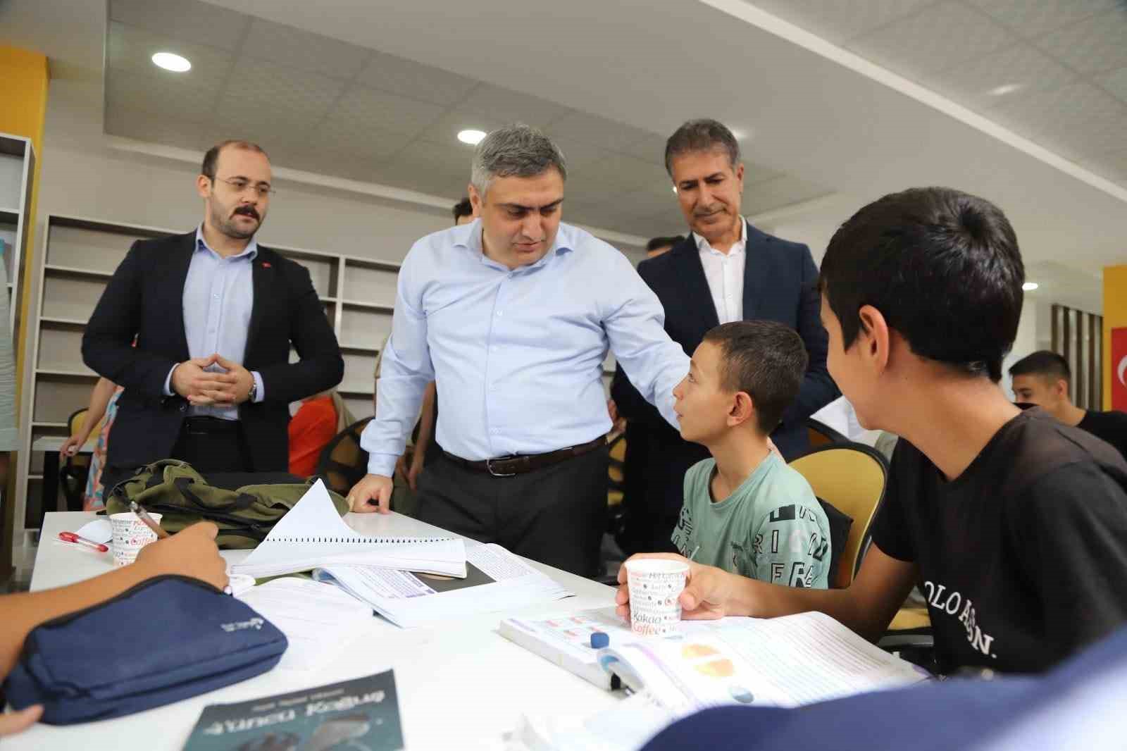 Ergani Belediyesi tarafından yapılan kitap kafe hizmete a&ccedil;ıldı
