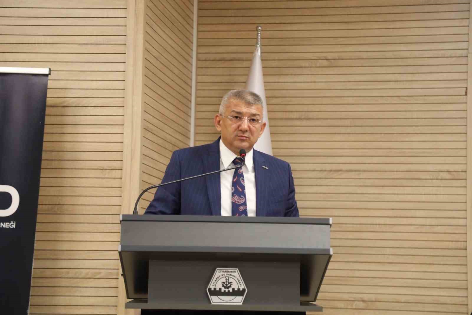 Kamu m&uuml;teahhitleri Diyarbakır&rsquo;da bir araya geldi
