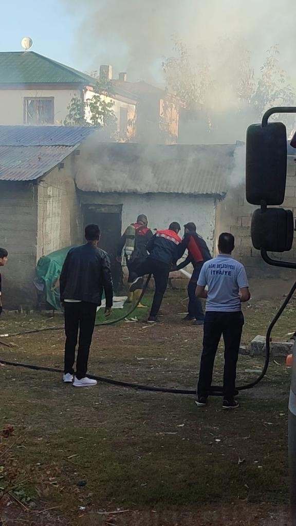 Ağrı’da evin kilerinde yangın çıktı