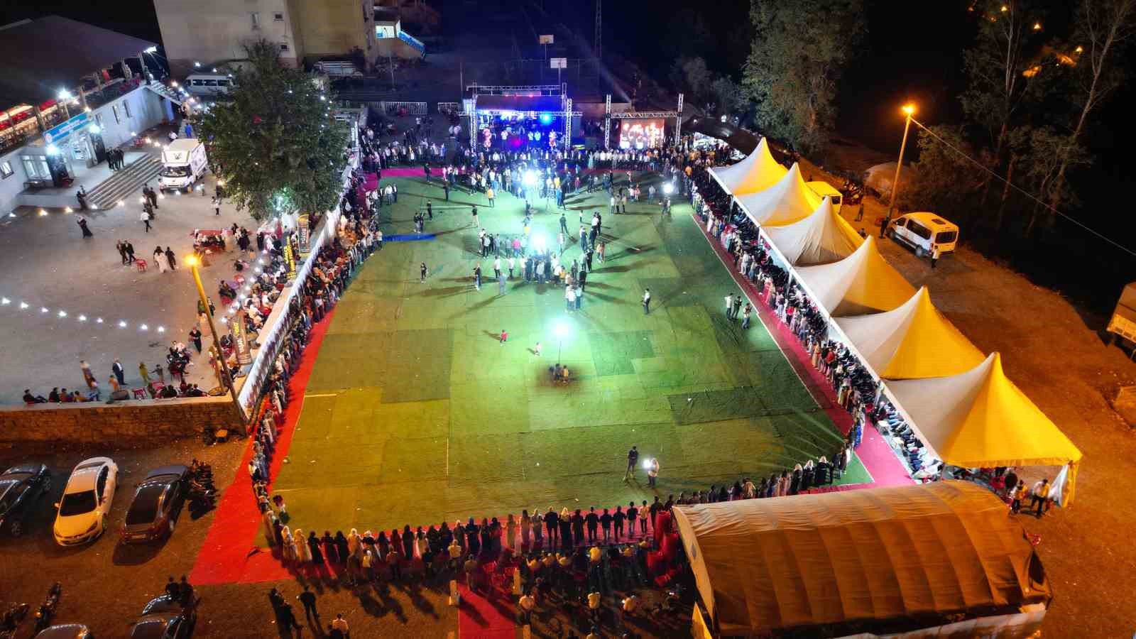 Fenomen Tıvorlu İsmail’in oğlunun düğününde 7 milyon liralık takı takıldı