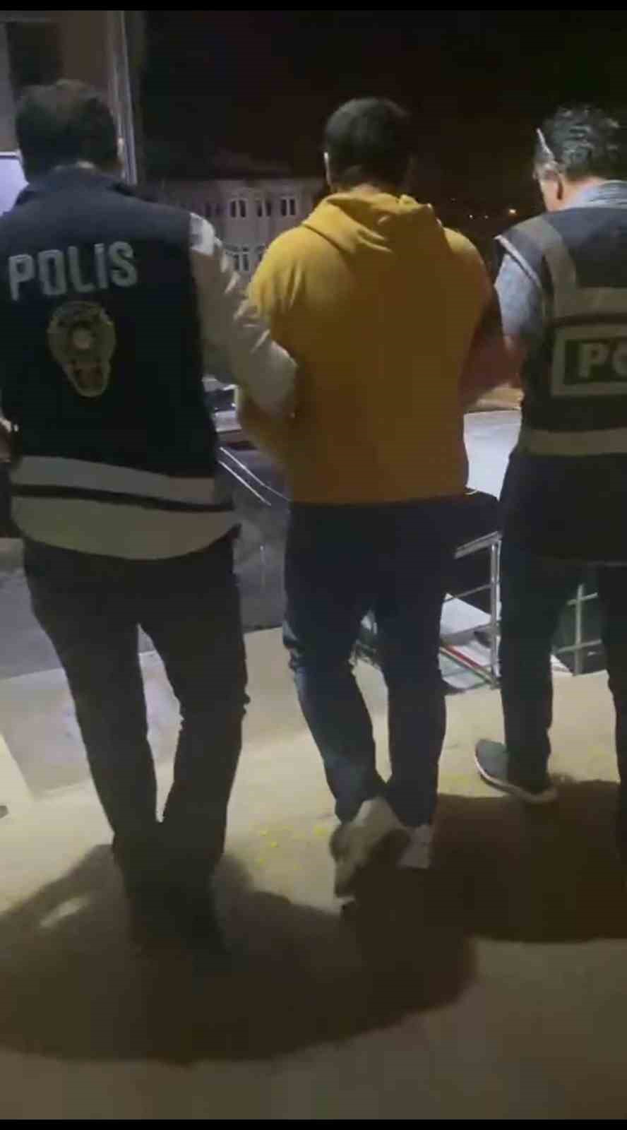 Bu da etekli hırsız
