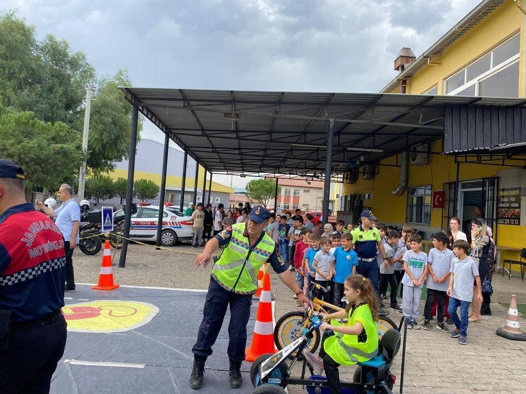 Kadıköy’de öğrencilere trafik eğitimi