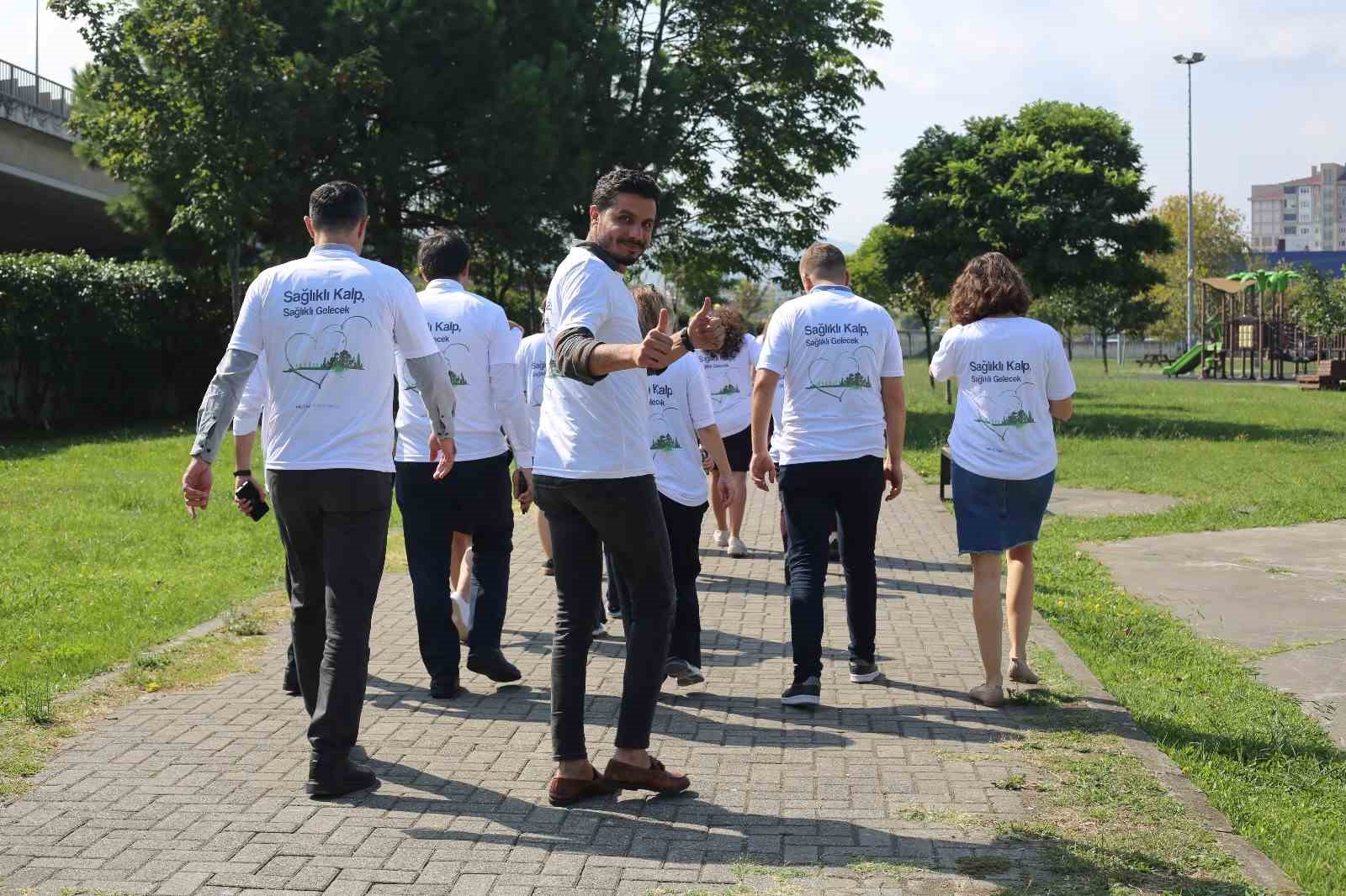 Hastane &ccedil;alışanları kalp sağlığına dikkat &ccedil;ekmek i&ccedil;in y&uuml;r&uuml;d&uuml;
