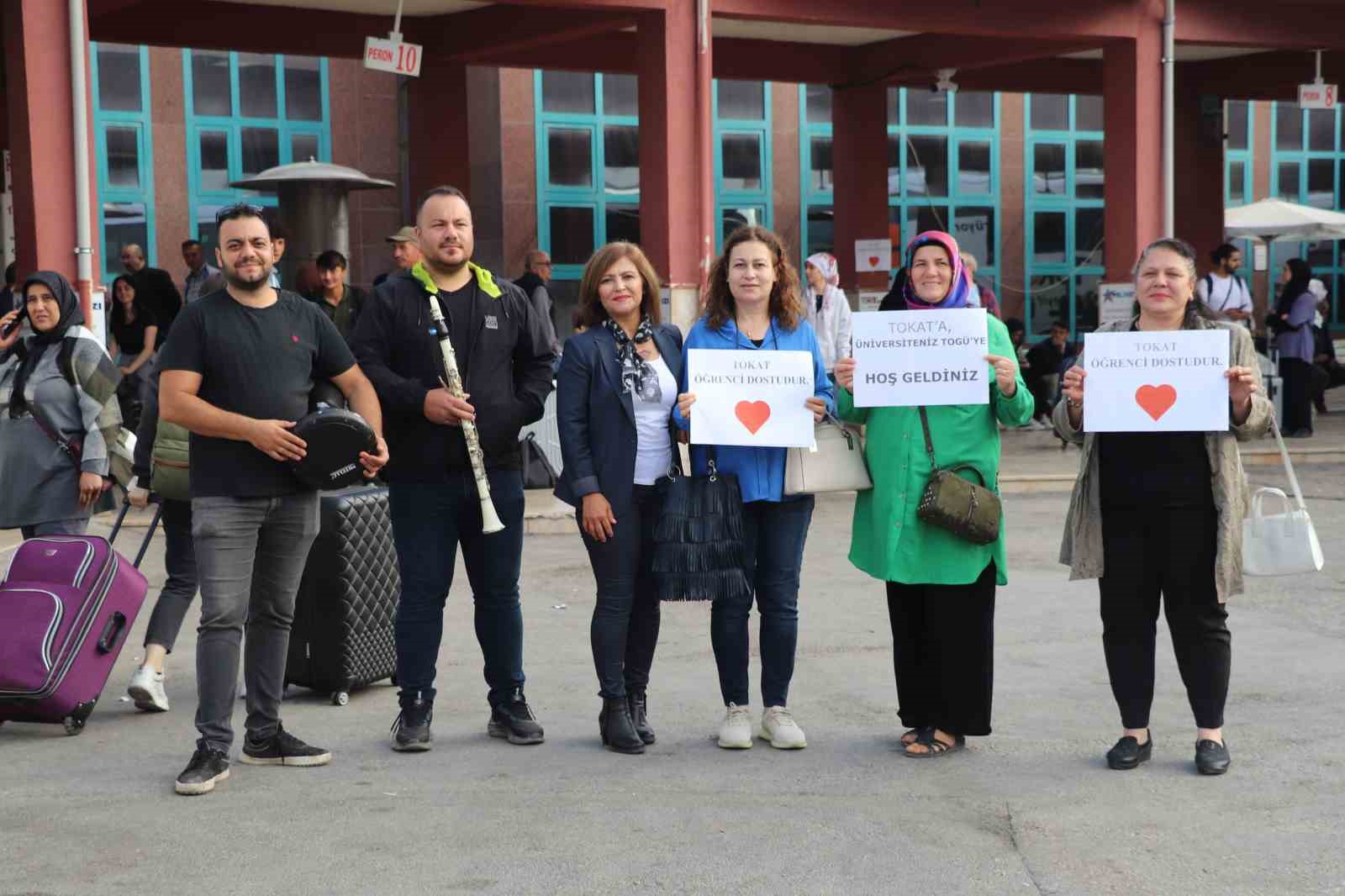 Tokat’ta gelen öğrencilere ’Tokat Sarması’ karşılaması