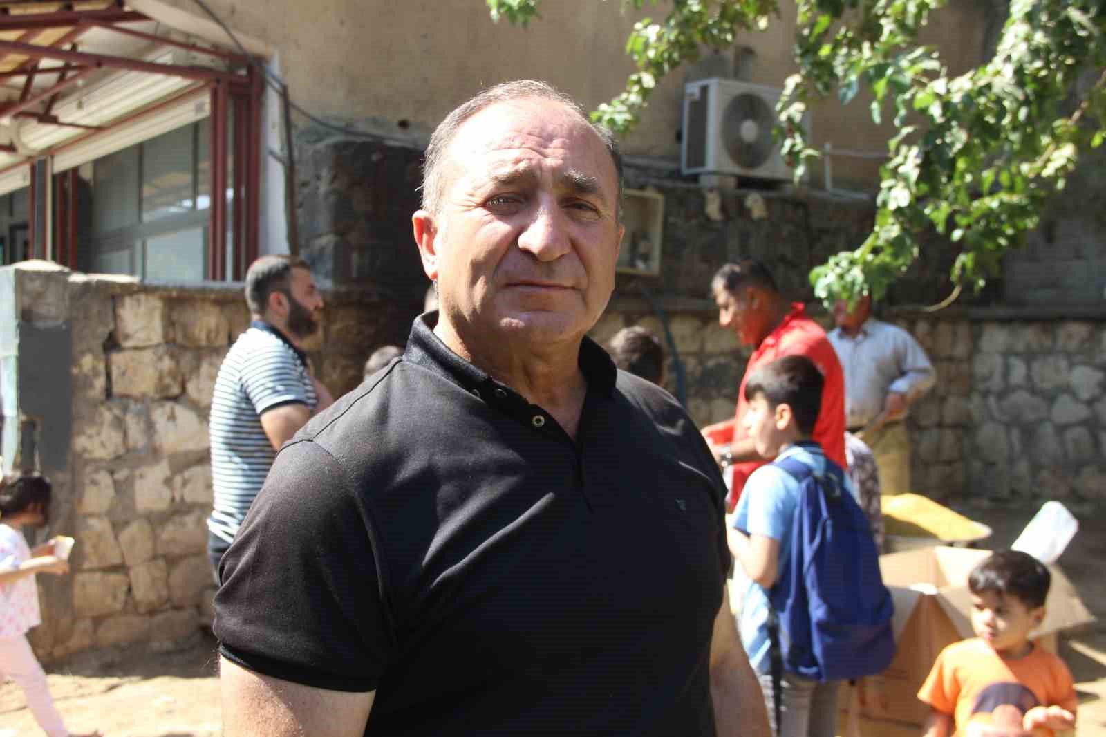 Y&uuml;z yıllık gelenek olan buğday kaynatma, kazanlardan &ccedil;ıkarılıp vatandaşlara dağıtılıyor
